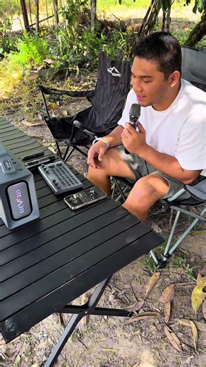 Speaker Karaoke Padu dengan Soundcard dan Dua Mic