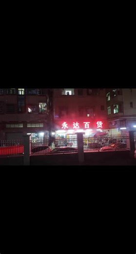 被这首《午夜裂痕》狠狠的拿捏了，虽然听不懂，但巨上头。被一种莫名其妙的情绪包裹住，心间轻轻发颤，自带复古颓废质感，有些音乐。从不需要语言翻译，音符里藏着的思念，遗憾于温柔！会直接钻进心底，沙哑唱腔，裹挟破碎氛围感，在车里循环一遍又一遍。这就是普鲁斯摇滚的浪漫，藏在旋律里，冷调回忆，缓慢崩塌。旋律自有万种情绪，无需听懂词意。越听越沉醉。越听越上头。前奏一响，彻底沦陷。情绪来了。人不可能，每一步都正确