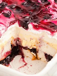 Blueberry Angel Food Cake 🫐🍰 Light, creamy, and bursting with blueberry flavor. This easy no bake style dessert uses simple ingredients and chills into a make ahead favorite for any gathering. Ingredients: 1 angel food cake 21 ounces blueberry pie filling 1 package 4-serving instant vanilla pudding mix 8 ounces Cool Whip Recipe in the Coʍʍеոτ 👇 | Recipes by banana