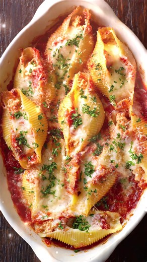 Tuna Stuffed Shells Casserole is a warm and delicious comfort food recipe made with pasta shells, tuna, and creamy sauce, baked until golden and bubbly. It’s the perfect easy dinner for busy nights and family meals.#TunaStuffedShells#creatorsearchinsights #FamilyDinner#EasyRecipes#ComfortFood
