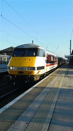 LNER Class 91 passing Finsbury Park
