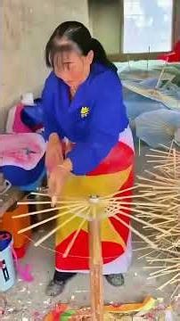 Master Artisan Making Oil-paper Umbrella Live