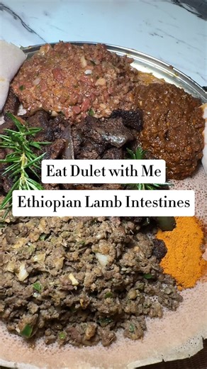 tried raw and cooked dulet 🤯🇪🇹🫣 with siga wot, derek tibs, tej, and buna ☕️ Ethiopians don’t miss! thank you all for 4k followers, I appreciate each and everyone of you 🙂 #fyp #foodie #foodreview #ethiopia #africanfood #habeshatiktok #dulet #injera #ethiopianfood #intestines