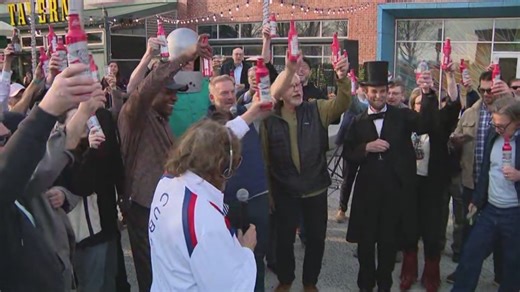 Cubs fans raise glasses at Harry Caray’s ahead of Opening Day