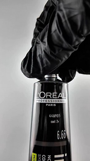 Curious about what’s inside the iNOA tube and why it’s so special? Let’s take a closer look! iNOA is a no-ammonia, permanent hair color powered by the Oil Delivery System — your go-to ally against hair porosity. This innovative technology propels the oleophobic dye complex deep into the strands, resulting in 43% less hair porosity*. The result? Vibrant color with healthier, cooler-feeling hair! #LorealPro #HairColor #HairTransformation #iNOA *Instrumental test vs with less oil. | L'Oréal Profess