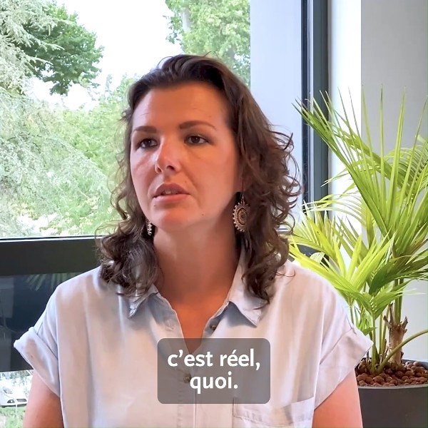 🎬 #HistoiresSansLimites : notre nouveau format qui met en avant nos utilisateurs et utilisatrices ! Amputée suite à une tumeur à la cheville, Cécile a choisi la #DirectSocket pour son confort et sa praticité. Maman de 4 enfants, elle dit vivre sa vie sans limites ! 👏 « Pour moi, l'emboîture Direct Socket c'est avant tout du confort, mais aussi le côté pratique de repartir avec la prothèse, sans attendre. » Pour en savoir plus sur la Direct Socket, consultez notre site : https://bddy.me/3Y7clE1