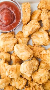 This Popcorn Chicken Recipe is a simple and easy to make deliciously crispy popcorn chicken bites at home. Great for game days, parties or even lunch! | Savory Experiments