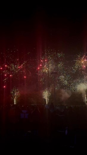 Newton Abbot Rugby Club fireworks. Thanks to all that braved the cold came see our set , was ace to see so many thousands of folks there & the fireworks we’re unreal @top fans Sam & The Strings #theduo | Sam & The Strings