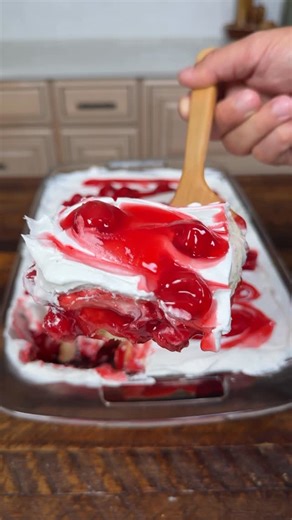 Jordan Hanger on Instagram: "No bake cherry cheesecake delight Recipe: 2 cans cherry pie filling 1 container no bake cheesecake filling 1 container whipped cream 1 container Sara Lee Pound cake Cube pound cake, place on bottom of casserole dish, then add 1 1/2 cans of cherry pie filling. Add a layer of no bake cheesecake, followed by whipped cream. Top with remaining cherry filling on top and swirl with a chopstick. Cover and refrigerate for an hour before serving"