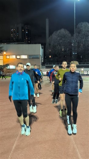 SMARTeam on Instagram: "🏟️🏃 Embarquez en immersion avec la SMARTeam pour l'ultime séance de l'année. Au programme du jour : 2 séries de 4' Tempo + 6 x 300m 🔥 Un grand merci à nos entraîneurs Jean-Jacques Minne, Christelle et Djil pour l'encadrement tout au long de cette année riche en records. On se retrouve en 2026 pour de nouveaux défis ! 💛💙"