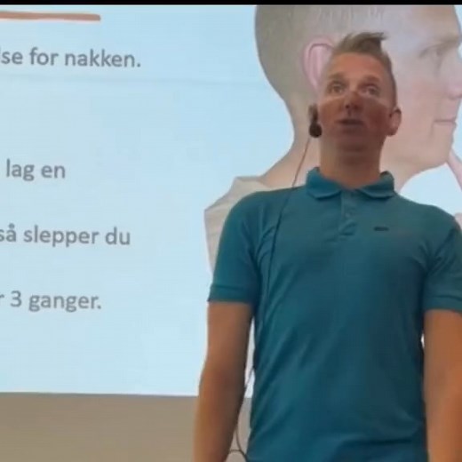The exercise "get cake in the face" is brilliant for increasing circulation in the neck to the head. The video is taken from a lecture I gave, where the 115 people in the audience learned many techniques and gained a deeper understanding of why they experience pain. If you want me to come to you and give a lecture, just send me a PM. (Self-promotion) #neck #headache #lecture #exercise #painfree #selfhelp #health | Painfrreeu1 | Facebook