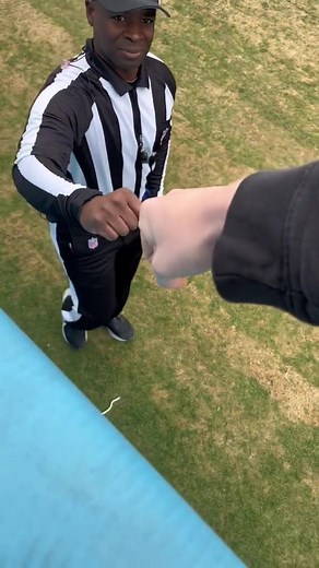 Ref wanted no part of that 😂 [via @cduffy69]