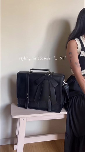 Dive into a world of knowledge while looking chic with our Bow of PU Detachable Bow Big Briefcase.📖 It is best for your daily study sessions and relaxing in style during your downtime.#Ecosusi #ecosusilife #ecosusi #ecosusivintage #ecosusibag #readingday #briefcase