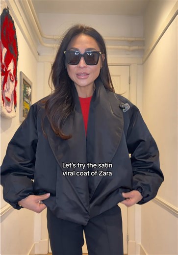 Zara's Gewilde Satin Jas: Probeer het Aan!