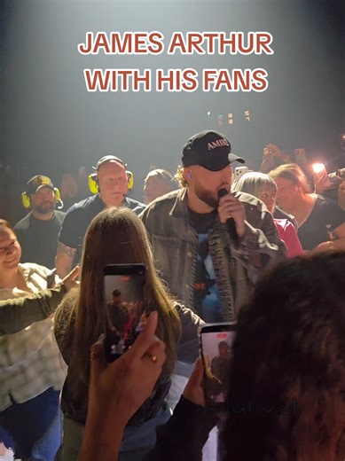 James Arthur and his fans #worldtour #jamesarthur #impossible #pisces #concert @James Arthur