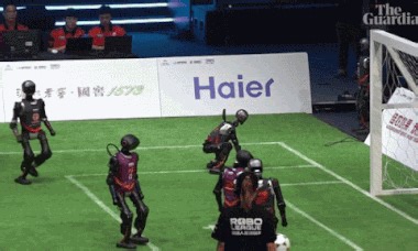 Humanoid robots score and get ‘injured’ in China’s first robot football tournament - VnExpress International