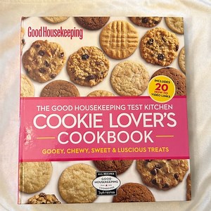 The Good Housekeeping Test Kitchen Cookie Lover's Cookbook - like new