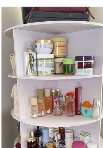 Si tienes zapatos por todos lados… esto te va a cambiar la vida 😱✨ Gira 360° y te ahorra un montón de espacio 👠 Cabe hasta 24-28 pares 😍 Todo organizado, fácil de ver y súper elegante 🙌 Perfecto para closets pequeños 💯 #t#tiktokshopblackfridayt#tiktokshopcybermondayt#tiktokshopcreadorpickso#organizahogarzapatera