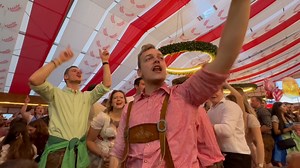 31K views · 1K reactions | Die "Stoapfälzer Spitzbuam" sorgten am Dienstagabend bei der Kulmbacher Bierwoche für beste Feierlaune im Stadel. | Bayerische Rundschau | Facebook