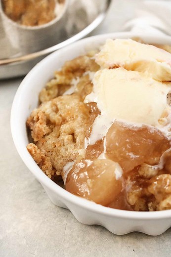 Slow Cooker Cake Mix Apple Cobbler Recipe - Six Sisters' Stuff