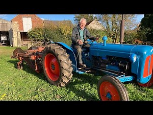 Vintage tractors! Potato harvest with the Fordson Dexter.