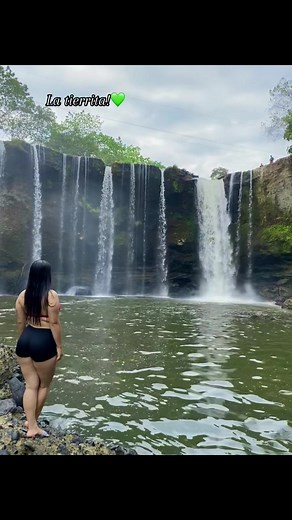 Cascada Salto del Armadillo en Manabí, Ecuador