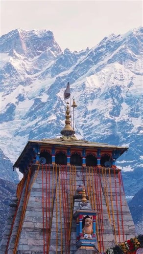 view' of kedarnath temple 🙏🕉️🌸🌺