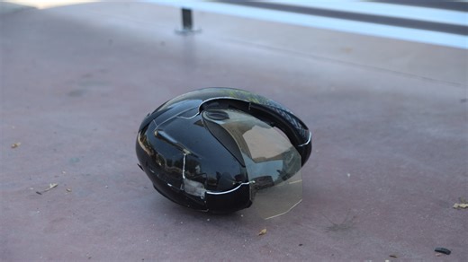 Τραγωδία στη λεωφόρο Λαυρίου: Οδηγός μηχανής «καρφώθηκε» σε φανάρι και σκοτώθηκε | Athens Magazine