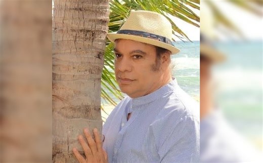 Juan Gabriel y el meme detrás de la palmera: así surgió