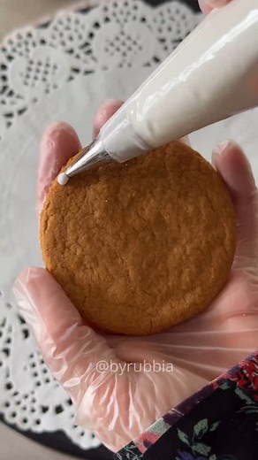 12K views · 447 reactions | Decorated these biscuits using stencils, so easy and fun to use! Want the link to these stencils? Comment link and I’ll DM it to you! (commission earned) #fyp #cookies #biscuits #icing #tea #teaparty #teafood #snacks #tutorial #ideas #tipsandtrick #baking #royalicing #stencils #cookiestencils #byrubbia #instareels | Rubbia | Facebook