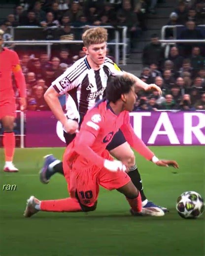 This Random Defender Pocketed Lamine Yamal 👀🔥