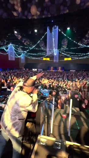 The countdown is on 🪩💃🎷✨🍾 Join us for Bristol's biggest party - a Roaring 20's Affair - this New Year's Eve! Giveaways | Party Favors | Live Entertainment | 16,000 Balloon Drop at Midnight Concerned about your gambling? Call 1-800-GAMBLER (426-2537) | Hard Rock Hotel & Casino Bristol