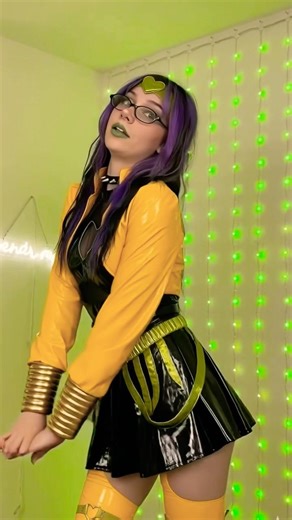 Female DIO Cosplay?! 💛🦇 JJBA