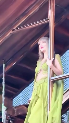 Taylor Swift getting EXCITED to see a couple proposing on the Eras Tour #taylorswift #taylorswiftedit #erastour #erastourtaylorswift