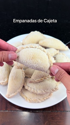 Empanadas de Cajeta: Receta y Preparación