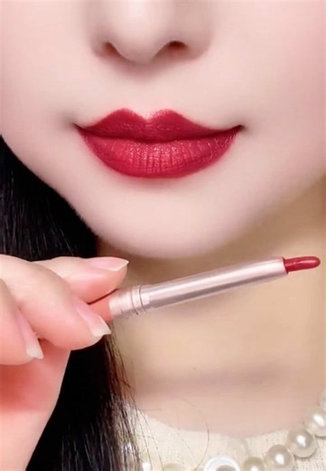 Essential Lip Makeup Tips for Stunning Lips