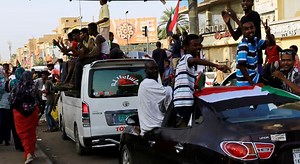 Sudanese protesters, military leaders both welcome power-sharing agreement | CBC News