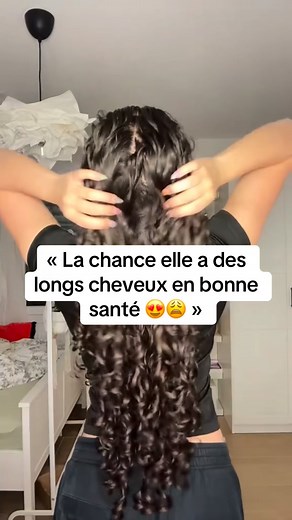 Une brosse qui combine massage, luminotherapie et diffusion d’huile. Le trio pour avoir des cheveux longs et sains 😍 Il faut être régulier bien sûr ! #poussedecheveux #conseilscheveux #poussecheveuxrapide #hairtok #soincheveux | Hairmony