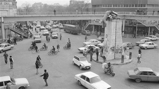 از زبان یک عکس - تصویر یک میدان در آغاز انقلاب