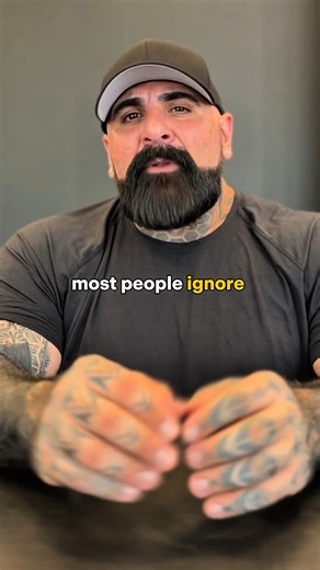 Tiny Lifting Hacks = Huge Gains 💪⚡ Many search “how to lift heavier” and “how to increase strength fast.” But most people ignore these tiny adjustments I use with my clients that instantly add pounds to their lifts: ✅ Upper body: Grip the barbell or dumbbell fully and completely — don’t half-grip it. A strong grip = stronger lifts. ✅ Lower body: Spread the load across your whole foot, not just the heel or toe. Balanced pressure = more stability and power. People always ask “what happens when yo