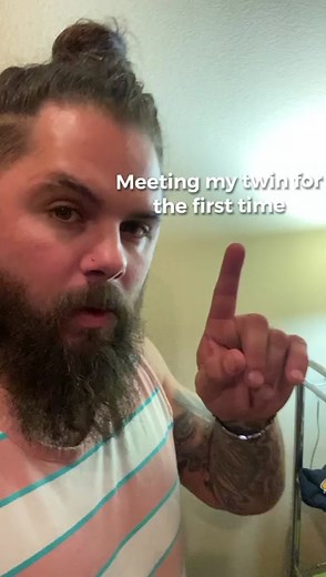 When you meet your twin and it’s time to do content together!!! The world can handle both of us! 😂 #backtoyou #twins