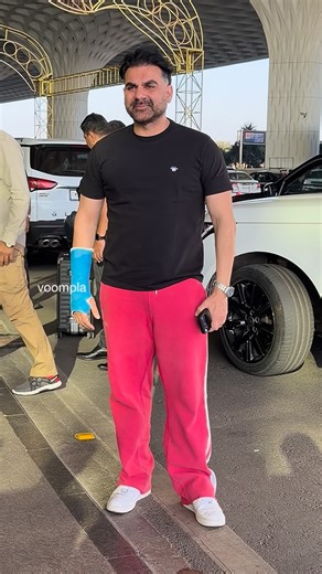 Voompla on Instagram: "arbaaz khan seen flying out of mumbai airport"