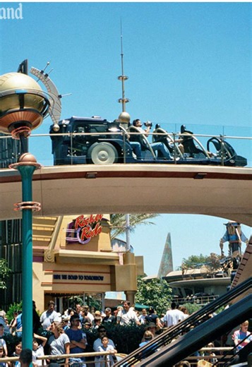 Disneyland’s Rocket Rods in the year 2000. Video via theme park review. #rocketrods #disneyparks #disneyhistory #disneyland #fyp
