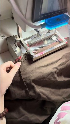 The lower part of the woven skirt is a fringed lace process.