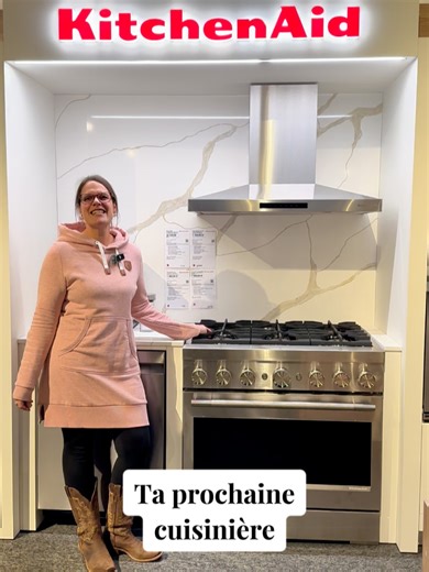 On vient de recevoir LA nouvelle cuisinière à induction de @KitchenAid! Quel plat te donne-t-elle envie de cuisiner? Ça vaut la peine de passer en magasin pour découvrir les promotions et les différentes fonctionnalités. #MeublesJacob #cuisine2026 #électroménagers