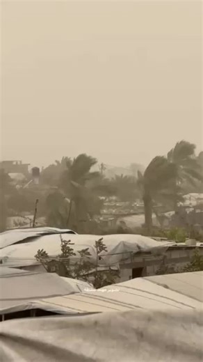 ‎مصدر الإخبارية‎ on Instagram‎: "موجة غبار ورياح تضرب خيام النازحين في قطاع #غزة"‎