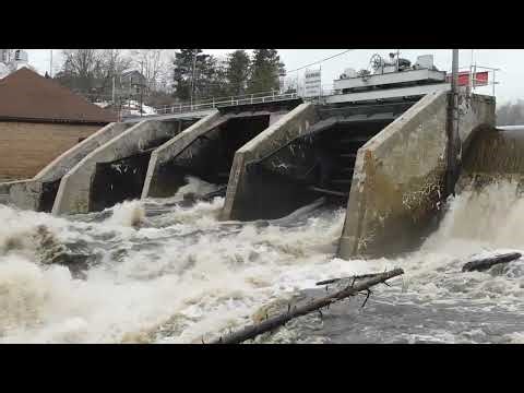 Power Dam in Crystal Falls Michigan Holding Up Against Major Flooding - Tomorrow is the Climax