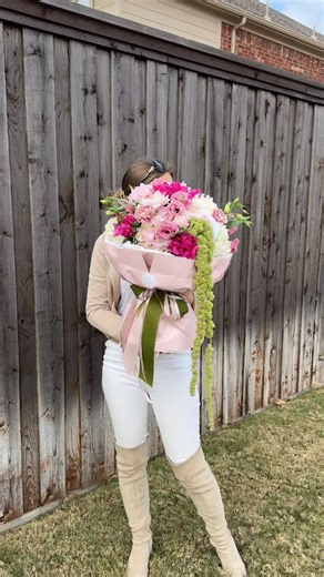 BloomUp Design | Flowers Dallas on Instagram: "When your bouquet walks in before you do. 💐💗 𝑩𝒍𝒐𝒐𝒎𝑼𝒑 𝑫𝒆𝒔𝒊𝒈𝒏 — Flowers delivery in Dallas 🌸 We create floral experiences that feel personal, luxurious, and unforgettable — whether it’s for your home, office, special gift, or next event. 📍 Serving the Dallas–Fort Worth area 💐 DM to place a custom order or subscribe to monthly florals. Pickup & delivery in: Dallas, Frisco, Highland Park, Plano, McKinney, Prosper, Southlake, Fort Worth