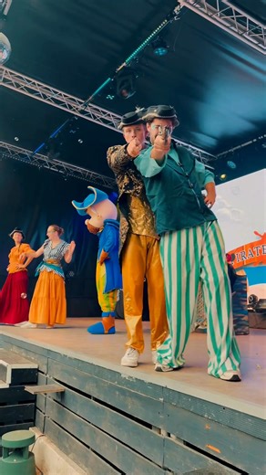 🌞🏴‍☠️ Les pirates se réveillent en musique ! Un show pirate pour bien commencer la journée avec fun et énergie 💃🕺 | Capfun - Camping Lou Puntaou
