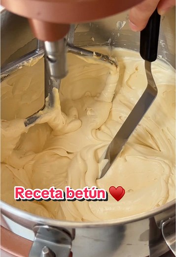 Receta de Betún de Mantequilla para Cubrir Tortas